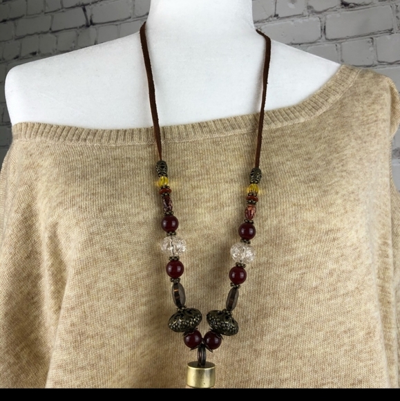Light weight boat neck sweater. Necklace not included - Picture 4 of 5